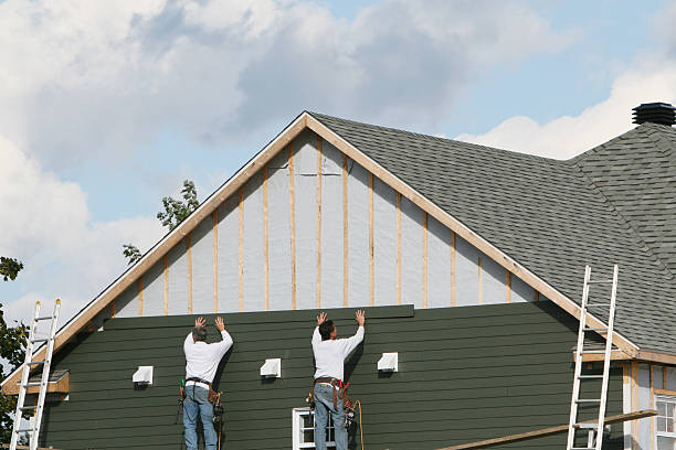 Professional Siding technician working in Roslyn, NY